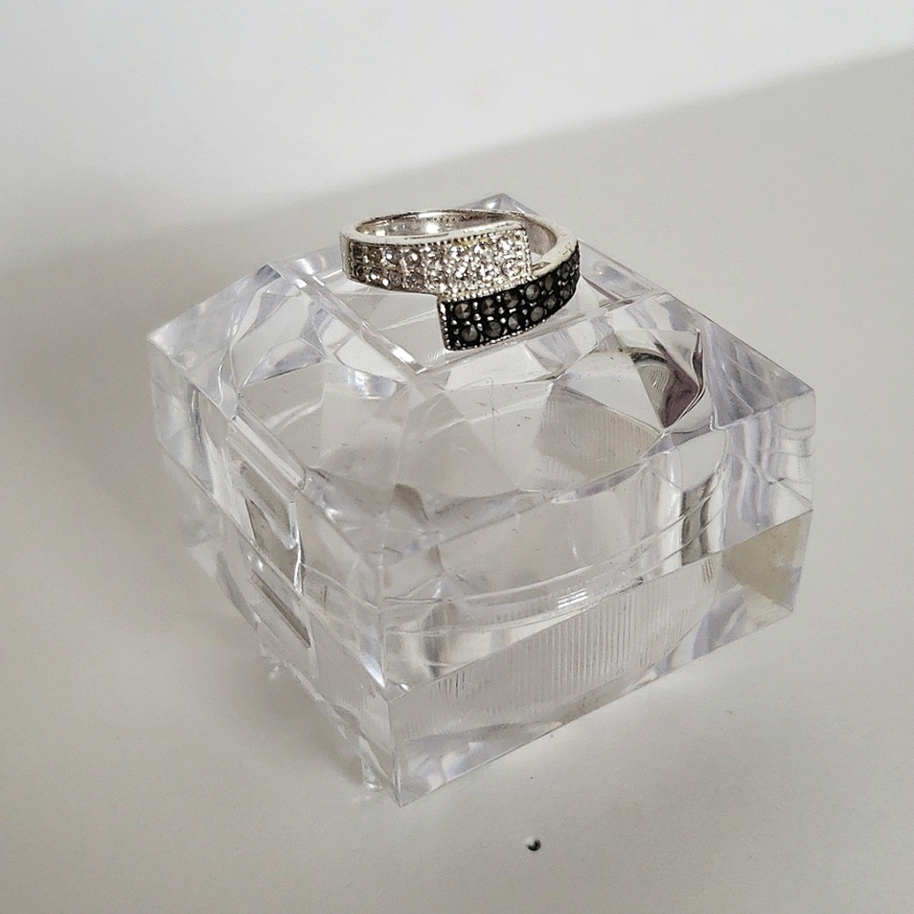 Black and white rhinestone ring